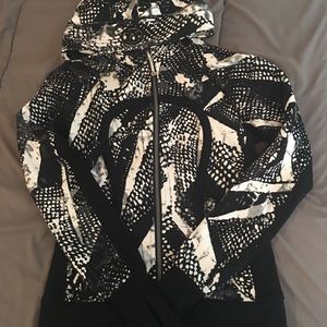 Lululemon Scuba Zip Hoodie with thumbholes Size 8